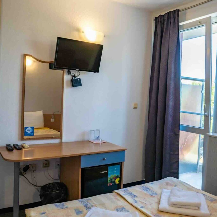 romantic-double-room-3